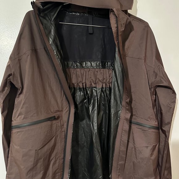 LULULEMON ladies waterproof rain/windbreaker Jacket - Picture 11 of 14